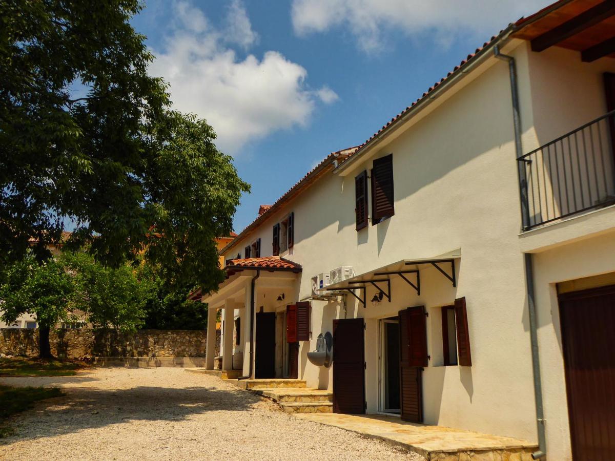 Вилла Casa Istriana Nona Pina Каштелир Экстерьер фото